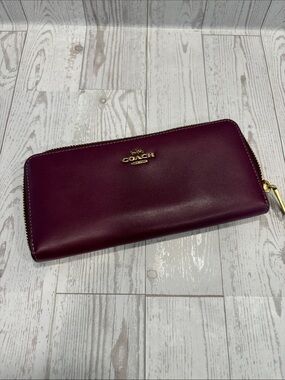 COACH Large Slim Accordion Zip Wallet in Smooth Calf Leather - Plum